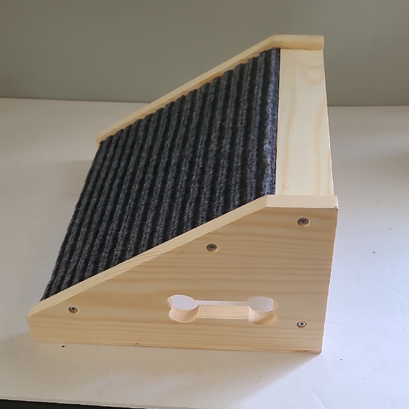 Wooden Cat Scratcher with Gray Carpet - Picture 1 of 2